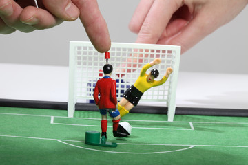 Fussballspiel mit Tipp-Kick-Figuren