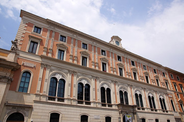 Fototapeta na wymiar Immeuble typique de Rome