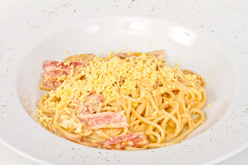 spaghetti carbonara pasta with bacon and mushrooms