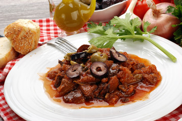 piatto di caponata siciliana