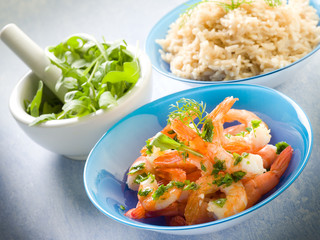 shrimp with rice and arugula
