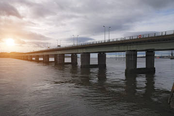 Fototapeta na wymiar Zachód Dundee Bridge, Szkocja