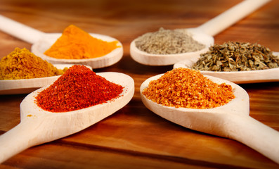 Spezie varie e sapori mediterranei