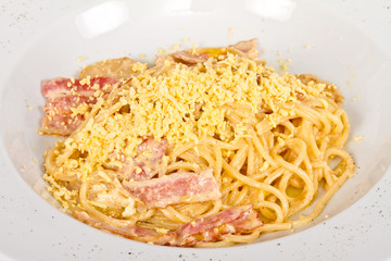 spaghetti carbonara pasta with bacon and mushrooms