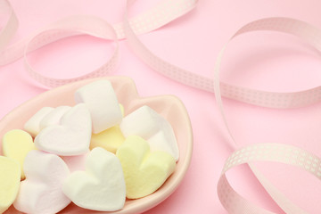 Obraz na płótnie Canvas heart-shaped marshmallow