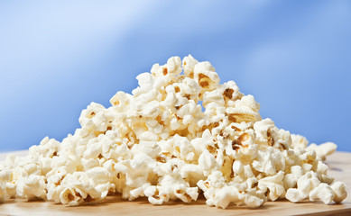 popcorn and blue background