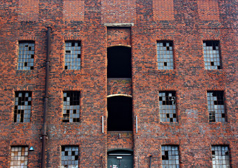 Old derelict victorian warehouse - 38752315