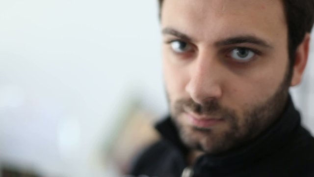 Ritratto ragazzo con la barba