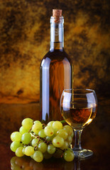 White wine composition with grape