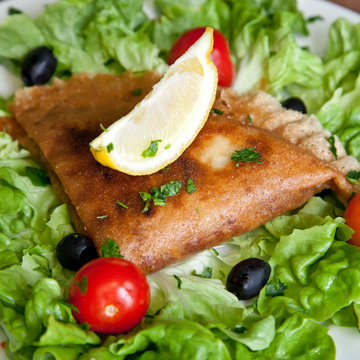 Brick &agrave; l'oeuf et au thon (plat tunisien)