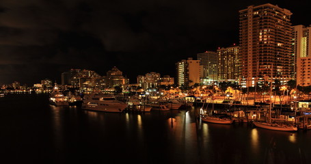 Fototapeta na wymiar Fort Lauderdale Skyline