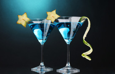 Blue cocktail in martini glasses on blue background