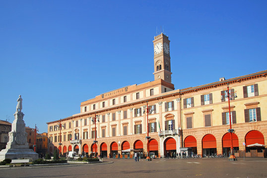 Forli Saffi statue and city council building.