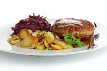 Frikadelle mit Bratkartoffeln,Rotkohl