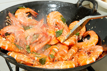 Stir Fry Prawns with Curry Leaves and Garlic