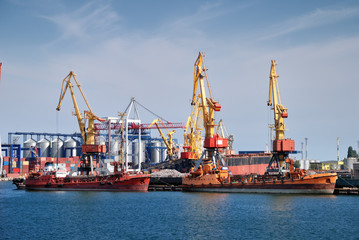 Fototapeta premium cargo ship in port