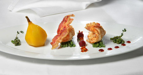 Safranbirne, Garnelen, Bohnen, Speck und Himbeeressig Zutaten.4