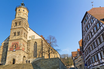 Fototapeta na wymiar Die historische Michaelskirche in Schwäbisch Hall, Deutschland