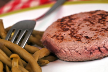 Bifteck haché et haricots verts