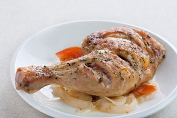 Roast chicken with onion and tomato