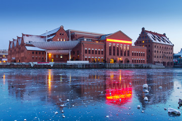 Obraz premium Baltic Philharmonic in Gdańsk with frozen Motlawa river, Poland