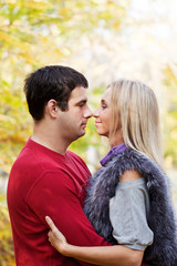 Fototapeta premium Happy pair walks in autumn park