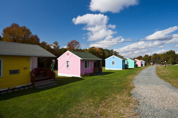 Fototapeta na wymiar Motel domki w Maine, USA