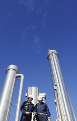 workers with oil and gas pipeline construction