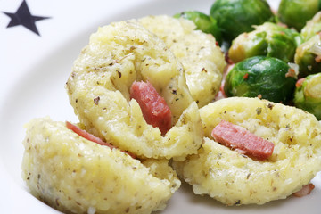 Gefüllte Klöße mit Rosenkohl