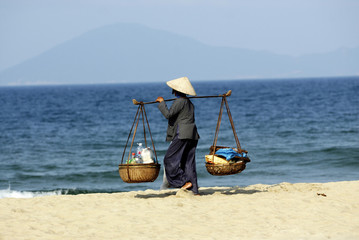 peddling in hoi an beach