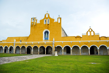 Fototapeta premium Convent of San Antonio de Padua, Izamal (Mexico)