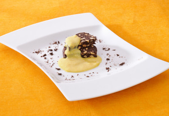 Salame di cioccolato con crema di zabaglione