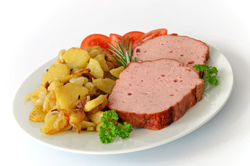Fleischkäse mit Bratkartoffeln