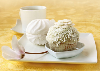 Morning coffee with zephyr, cake and cyclamen