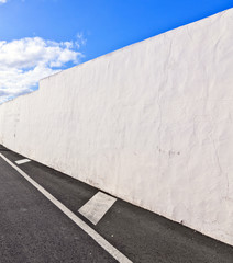Fototapeta premium white wall withpart of street gives a harmonic pattern