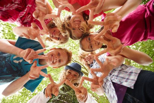 K&ouml;pfe zusammen im Kreis