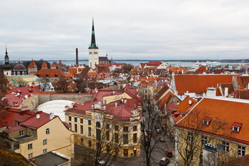 Obraz premium Panoramic View on Old Town of Tallinn from Above, Estonia