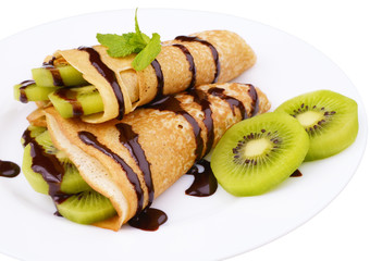 Kiwi crepes with chocolate sauce