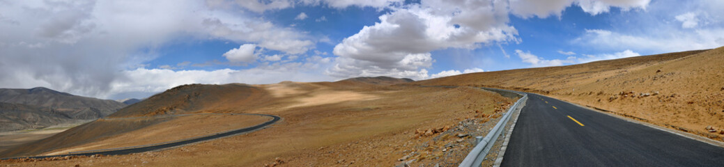 Fototapeta na wymiar Tibet Highway