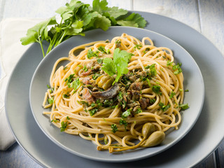 spaghetti with anchovies parsley and capers