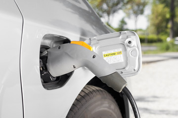 Elektroauto: beim Tanken