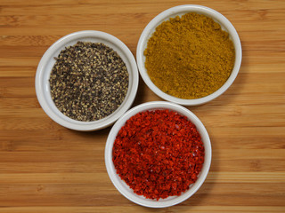 Pfeffer, Chili und Curry