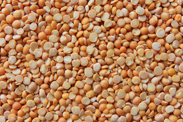 Split yellow peas.
