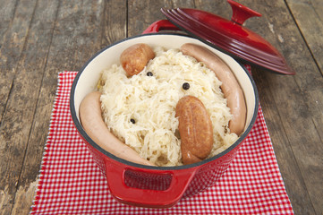 sauerkraut in red stew pot