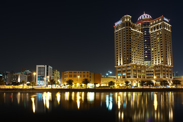 Fototapeta na wymiar Dubai Night Scene