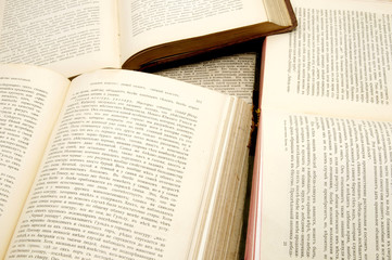 Obraz premium раскрыты книги