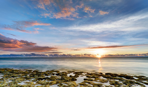 Cr&eacute;puscule sur littoral r&eacute;unionnais