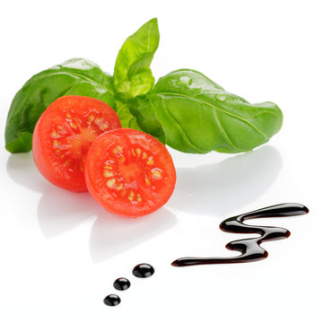 Kirschtomaten mit Basilikum und balsamico