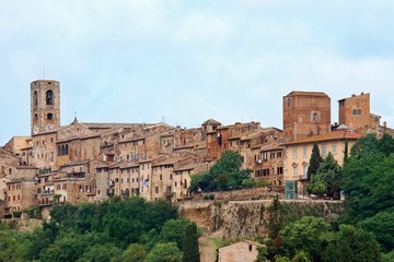 Fototapeta premium View of the historic Tuscan town of Colle di Val d'Elsa