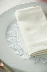 Piatto con tovagliolo